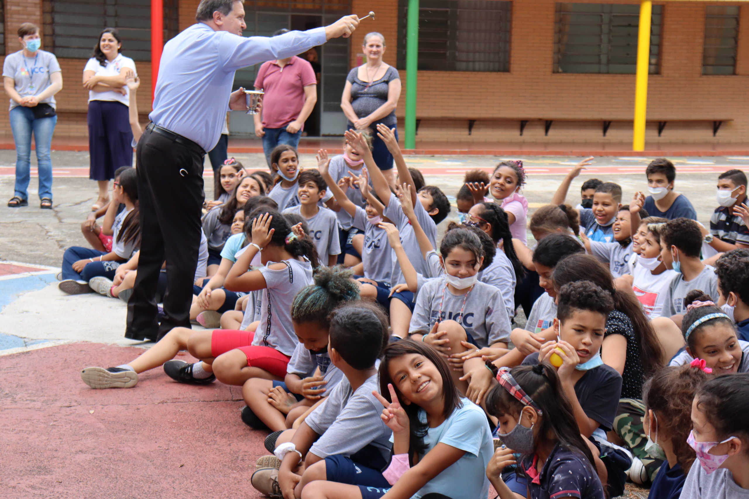 Tarde de acolhimento faz a alegria de crianças e adolescentes
